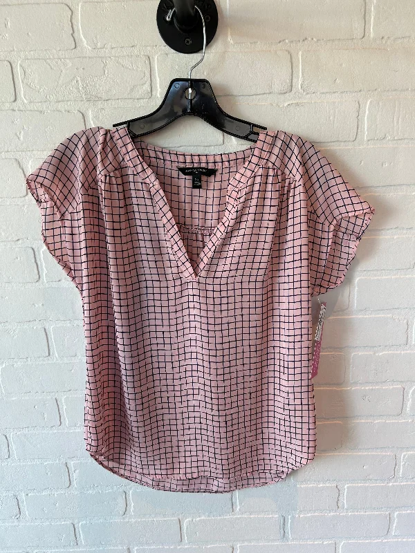 women's tops for mixing and matching with different bottomsTop Short Sleeve By Banana Republic In Pink, Size: Xs