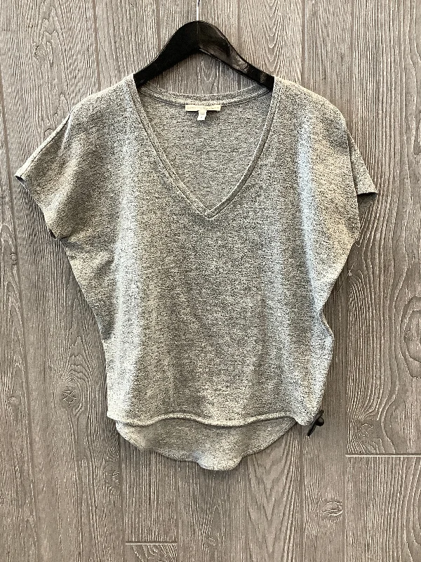 women's tops for maximalist fashion loversTop Short Sleeve By Express In Grey, Size: S